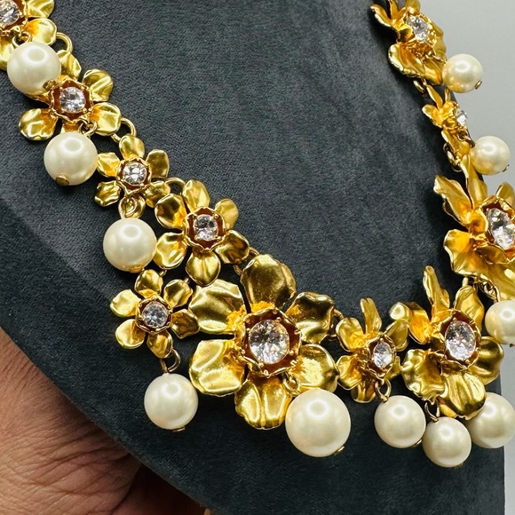 NWT Luxury J. Crew Pearl Crystal Floral Statement Holiday Wedding Necklace - Picture 17 of 17